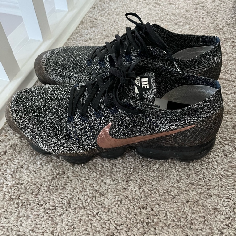 explorer dark vapormax